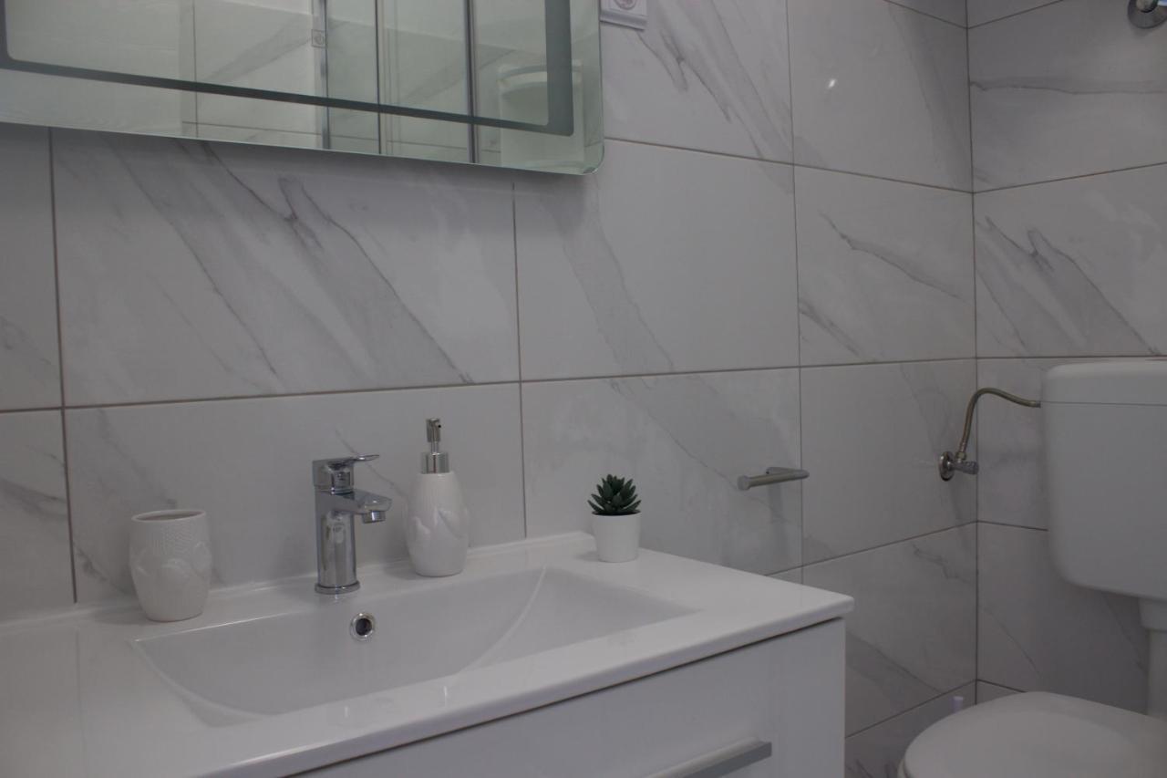 Apartmani Bauk Pucisca Kültér fotó